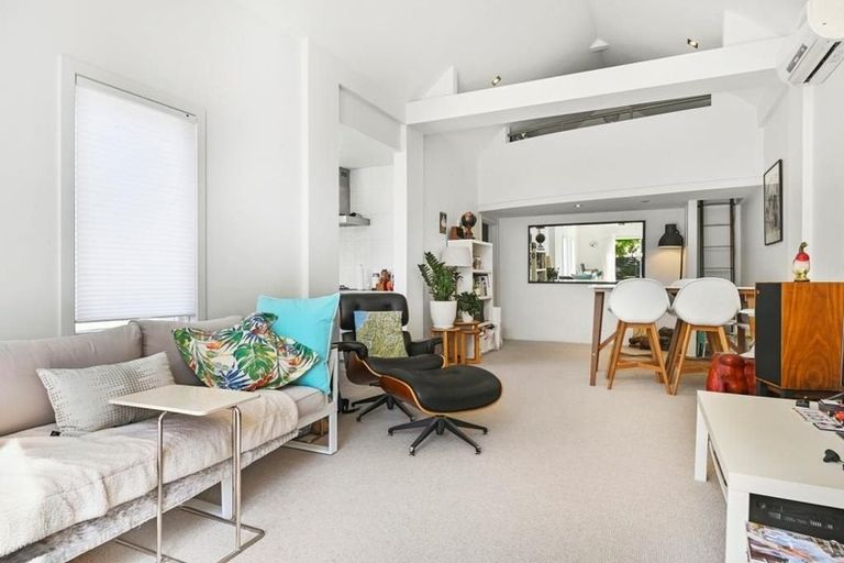 Photo of property in 139 Holly Road, St Albans, Christchurch, 8014