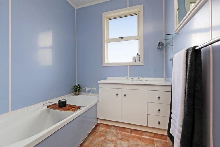 Photo of property in 2 Holyrood Street, Taradale, Napier, 4112