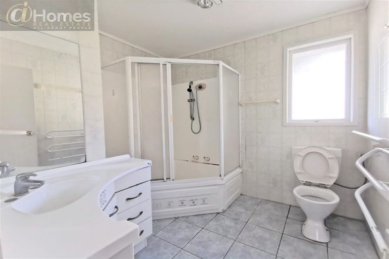 Photo of property in 16 Edgewood Way, Henderson, Auckland, 0612