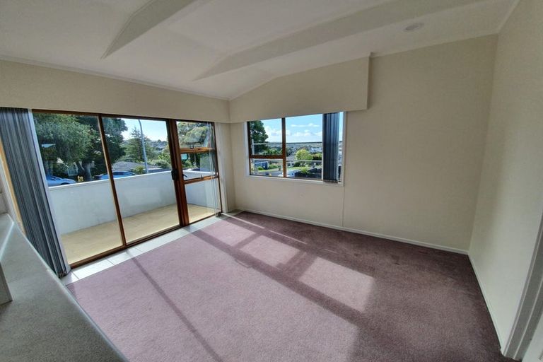 Photo of property in 43 Girrahween Drive, Totara Vale, Auckland, 0629