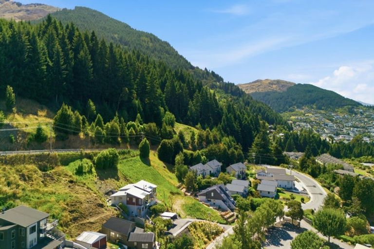 Photo of property in 10 Sainsbury Road, Fernhill, Queenstown, 9300