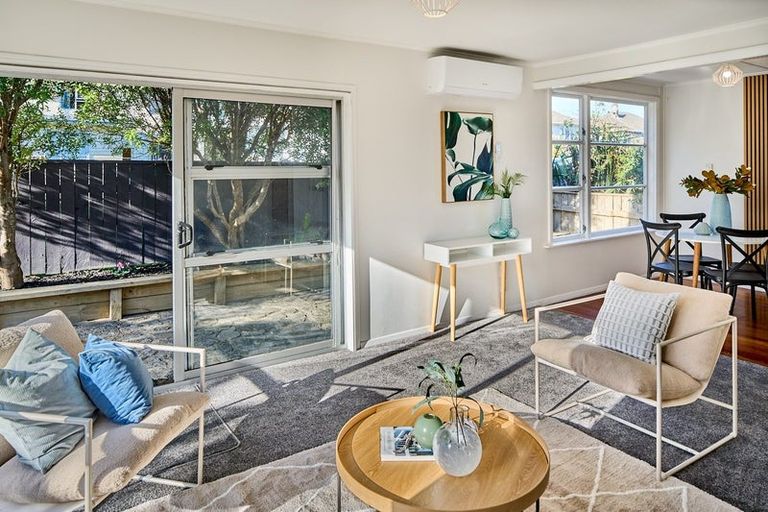 Photo of property in 38a Victory Crescent, Tawa, Wellington, 5028