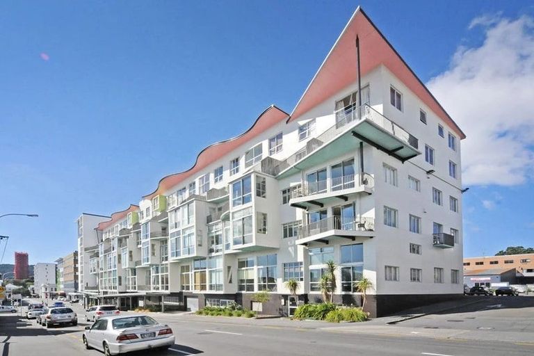 Photo of property in Qba Apartments, 4u/51 Webb Street, Mount Cook, Wellington, 6011