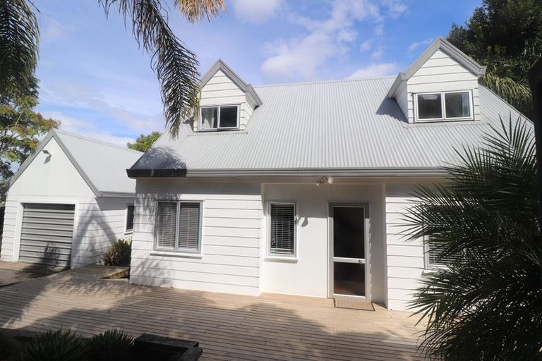 Photo of property in 19 Rehia Road, Massey, Auckland, 0614
