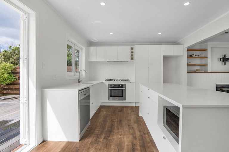 Photo of property in 20 Barberry Grove, Maungaraki, Lower Hutt, 5010