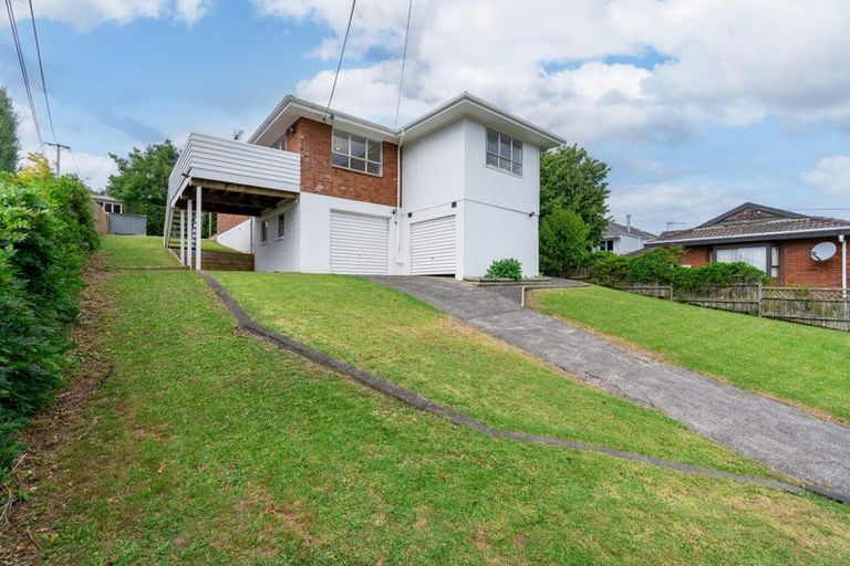Photo of property in 1 Phillip Parade, Forrest Hill, Auckland, 0620
