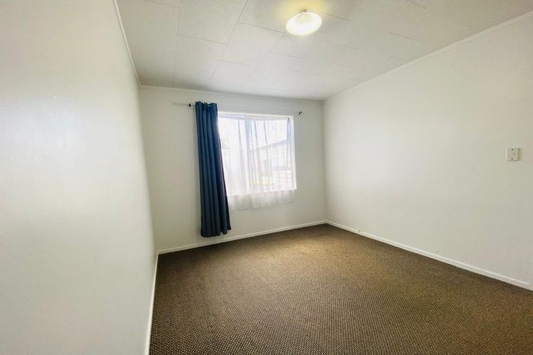 Photo of property in 2 Hobman Place, Manurewa, Auckland, 2102