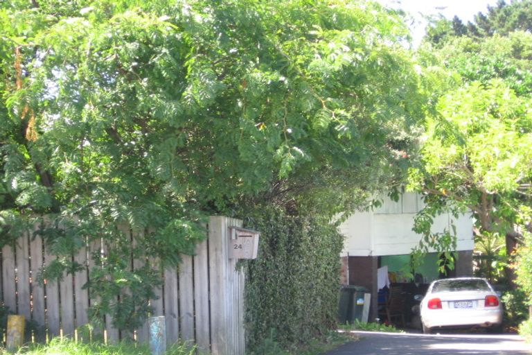Photo of property in 1/245a Rangatira Road, Beach Haven, Auckland, 0626