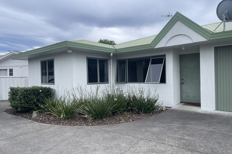 Photo of property in 2/43a O'dowd Road, Taradale, Napier, 4112