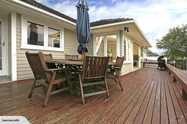 Photo of property in 20 Edwards Avenue, Henderson, Auckland, 0610