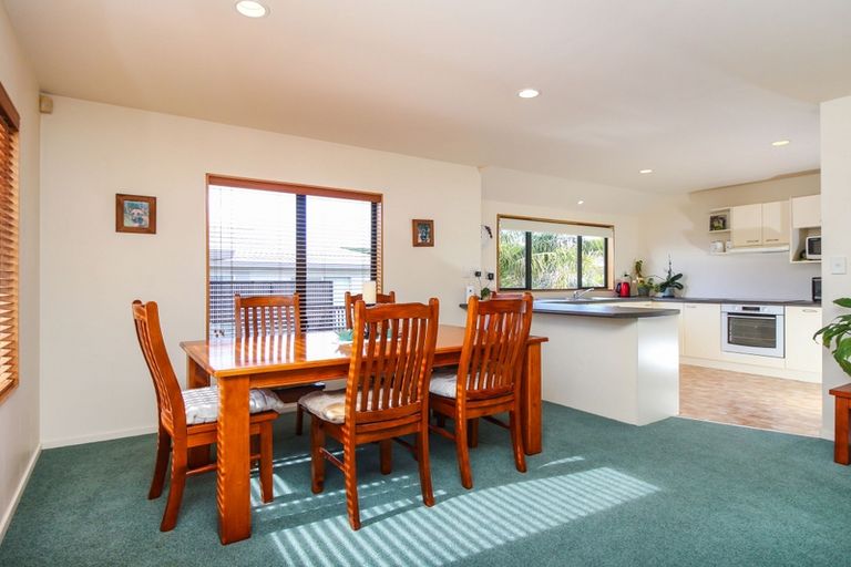 Photo of property in 20 Killygordon Place, Massey, Auckland, 0614