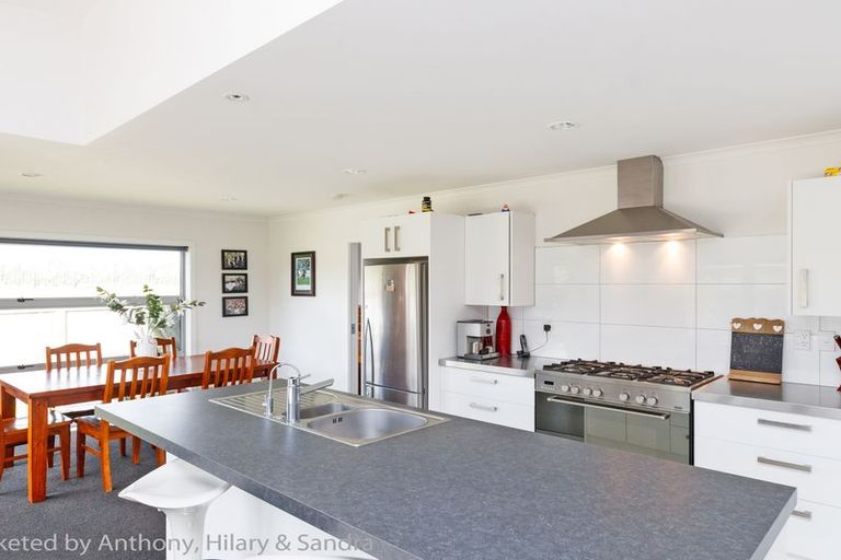 Photo of property in 17 Lorenzo Place, Kelvin Grove, Palmerston North, 4414