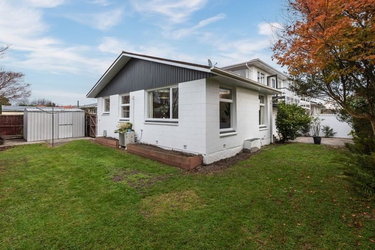 Photo of property in 320b Avonhead Road, Avonhead, Christchurch, 8042