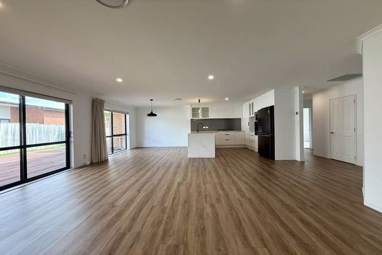 Photo of property in 1 Maple Lane, Huapai, Kumeu, 0810