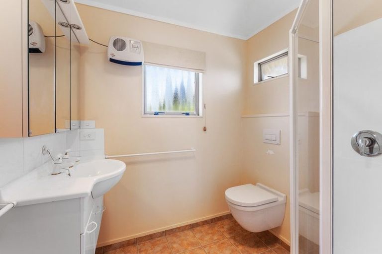 Photo of property in 11 Marewa Place, Waikanae Beach, Waikanae, 5036