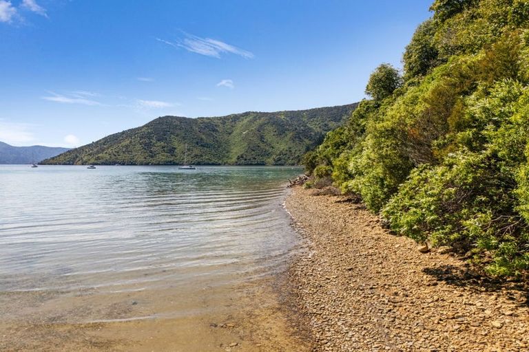Photo of property in 31 Mccormicks Road, Whatamango Bay, Picton, 7281