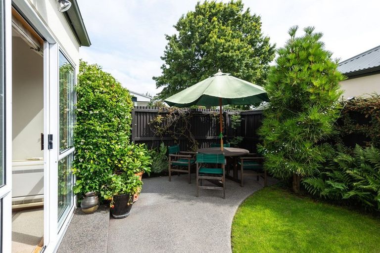 Photo of property in 2/38 Dover Street, St Albans, Christchurch, 8014