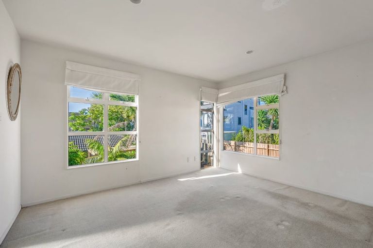 Photo of property in 2/13 Stoneleigh Court, Sunnynook, Auckland, 0632