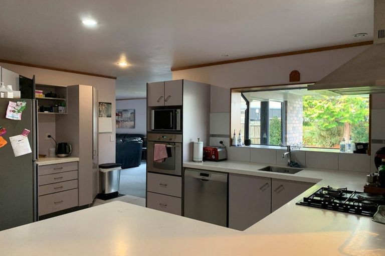 Photo of property in 32 Halcione Close, Flagstaff, Hamilton, 3210