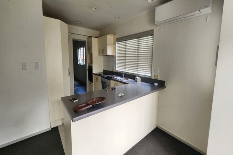 Photo of property in 1/302 Glenfield Road, Glenfield, Auckland, 0629