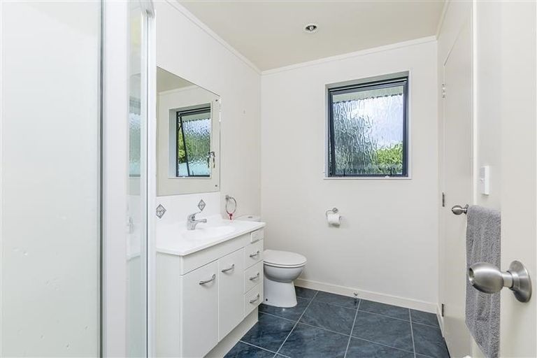 Photo of property in 2/53 Sylvia Road, Hillcrest, Auckland, 0627