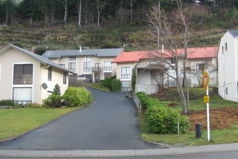 Photo of property in 9/4 Sainsbury Road, Fernhill, Queenstown, 9300