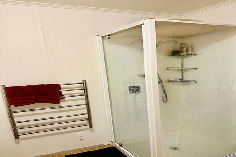 Photo of property in 14a Sunhaven Drive, Newlands, Wellington, 6037
