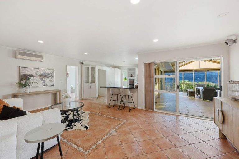 Photo of property in 33 Wiltshire Place, Somerville, Auckland, 2014