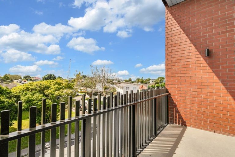 Photo of property in 2 Ko Street, Northcote, Auckland, 0627