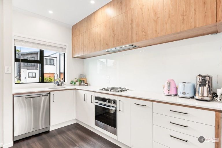 Photo of property in 5 Josland Lane, Wallaceville, Upper Hutt, 5018