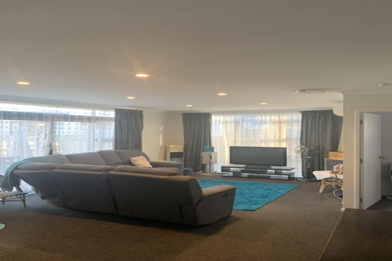 Photo of property in 48 Exeter Crescent, Takaro, Palmerston North, 4412