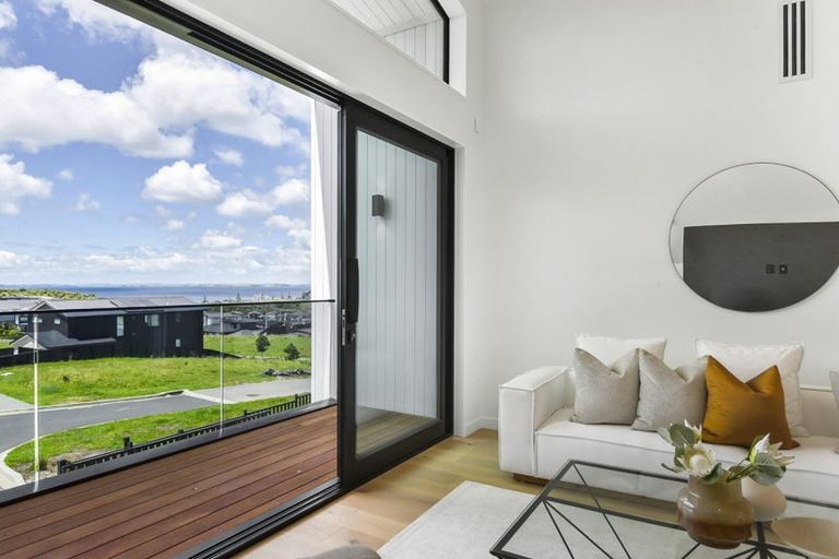 Photo of property in 44 Waitai Close, Long Bay, 0630