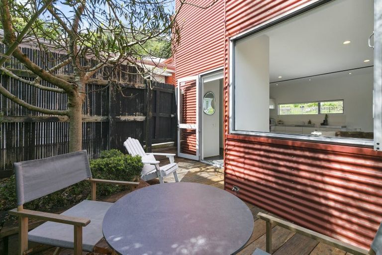 Photo of property in 3b Telford Terrace, Oriental Bay, Wellington, 6011