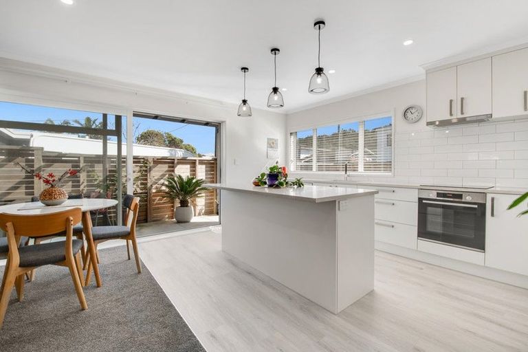 Photo of property in 16 Forest Glen, Orewa, 0931