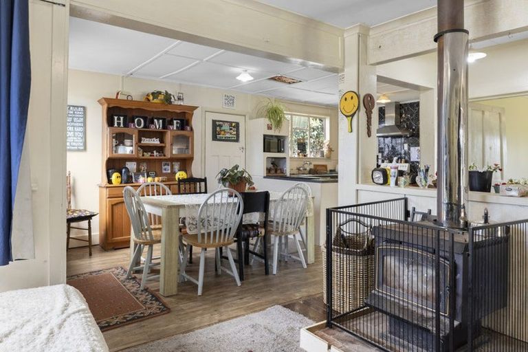 Photo of property in 10 Sandown Street, Waihola, Milton, 9073