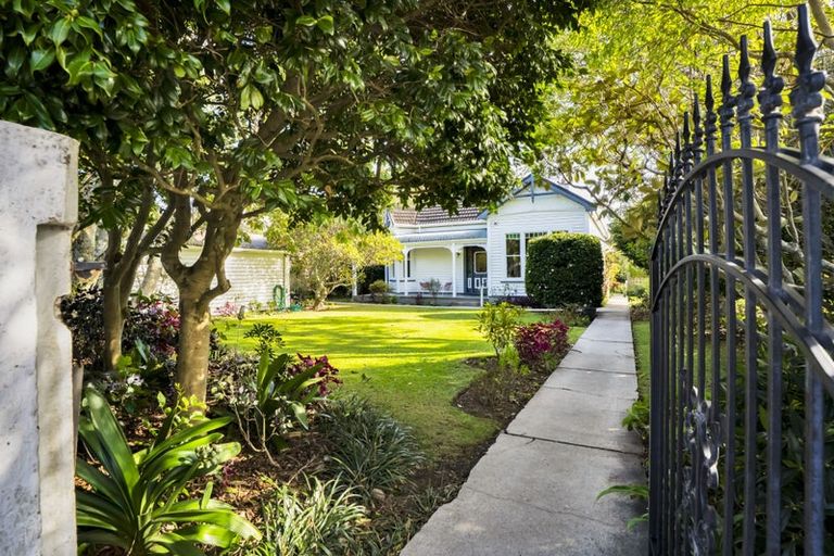 Photo of property in 28 Huatoki Street, Vogeltown, New Plymouth, 4310
