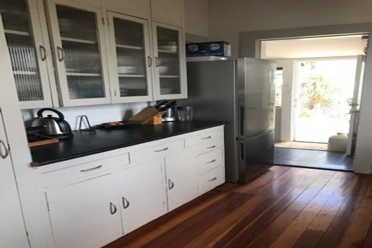 Photo of property in 13 Waterview Road, Favona, Auckland, 2024