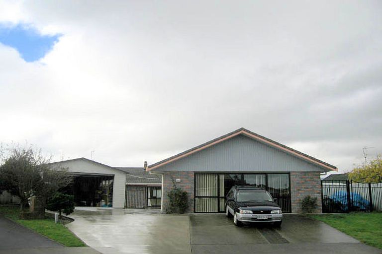 Photo of property in 8 Oakwood Grove, Paraparaumu Beach, Paraparaumu, 5032