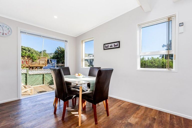 Photo of property in 8 Japonica Crescent, Ranui, Porirua, 5024