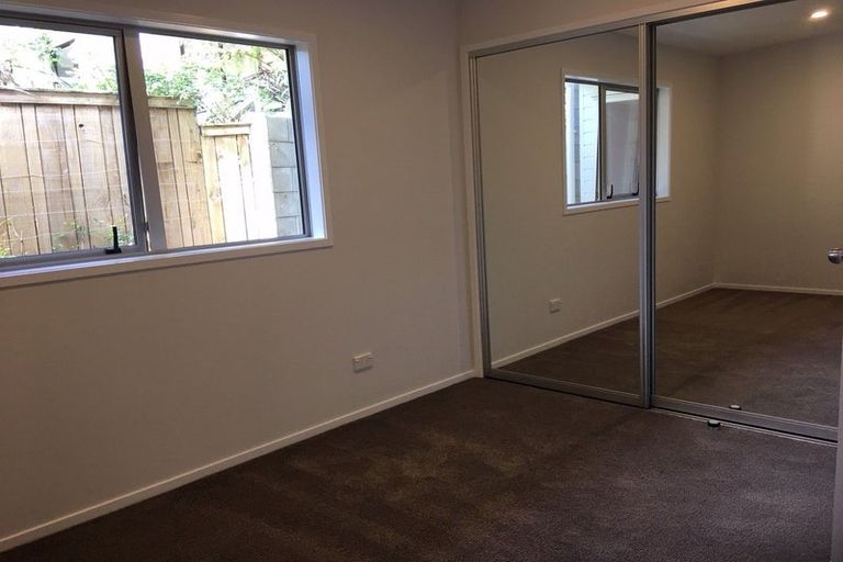 Photo of property in 15 Unsworth Drive, Unsworth Heights, Auckland, 0632