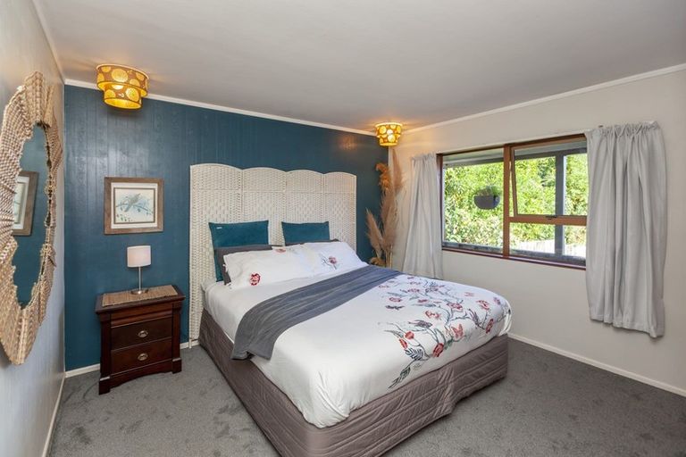 Photo of property in 30a Kakariki Grove, Waikanae, 5036