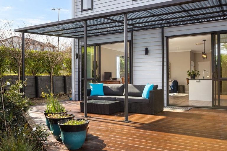 Photo of property in 39 Syd Grant Crescent, Orewa, 0931
