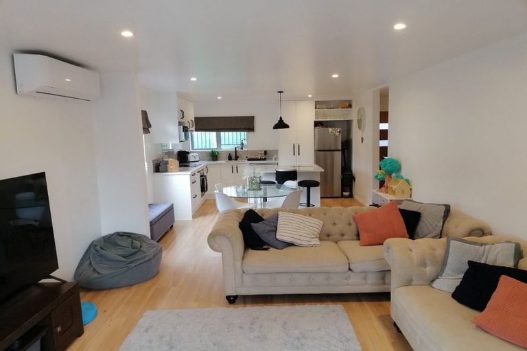 Photo of property in 20a Malmo Place, Massey, Auckland, 0614