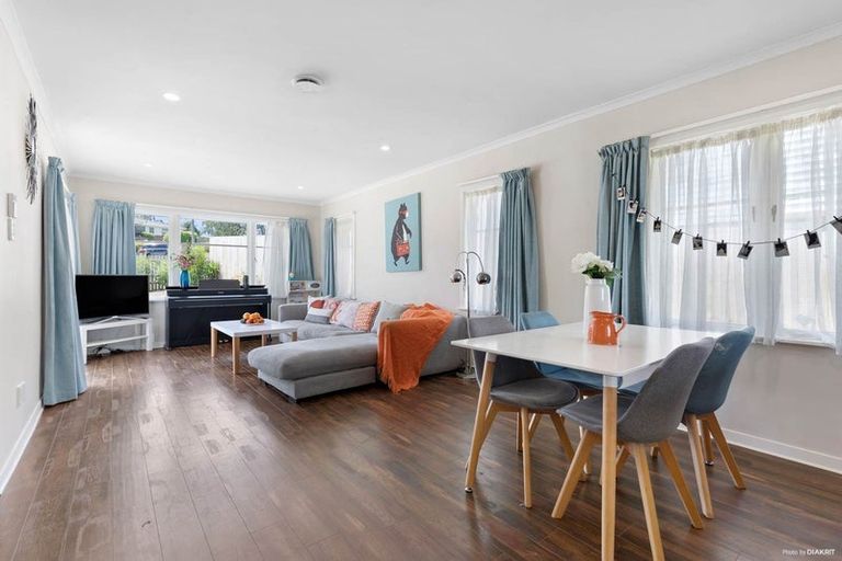 Photo of property in 6 Celsmere Lane, Te Atatu Peninsula, Auckland, 0610