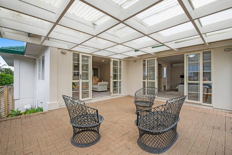 Photo of property in 28 Tyburn Lane, Unsworth Heights, Auckland, 0632