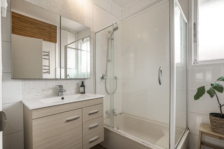 Photo of property in 2/66 Miller Road, Mangere Bridge, Auckland, 2022