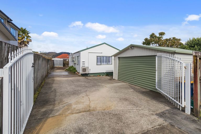Photo of property in 1/62 Savoy Road, Glen Eden, Auckland, 0602