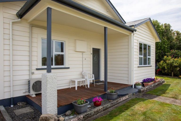 Photo of property in 37 Fox Street, Woodville, 4920