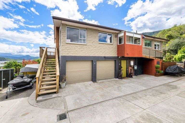 Photo of property in 32-34 Moana View Road, Waikawa, Picton, 7220