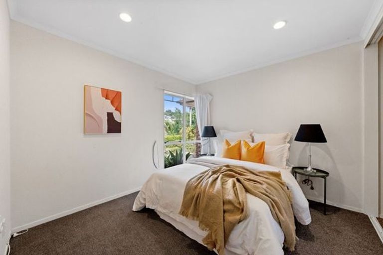 Photo of property in 8 Landvale Court, Browns Bay, Auckland, 0630